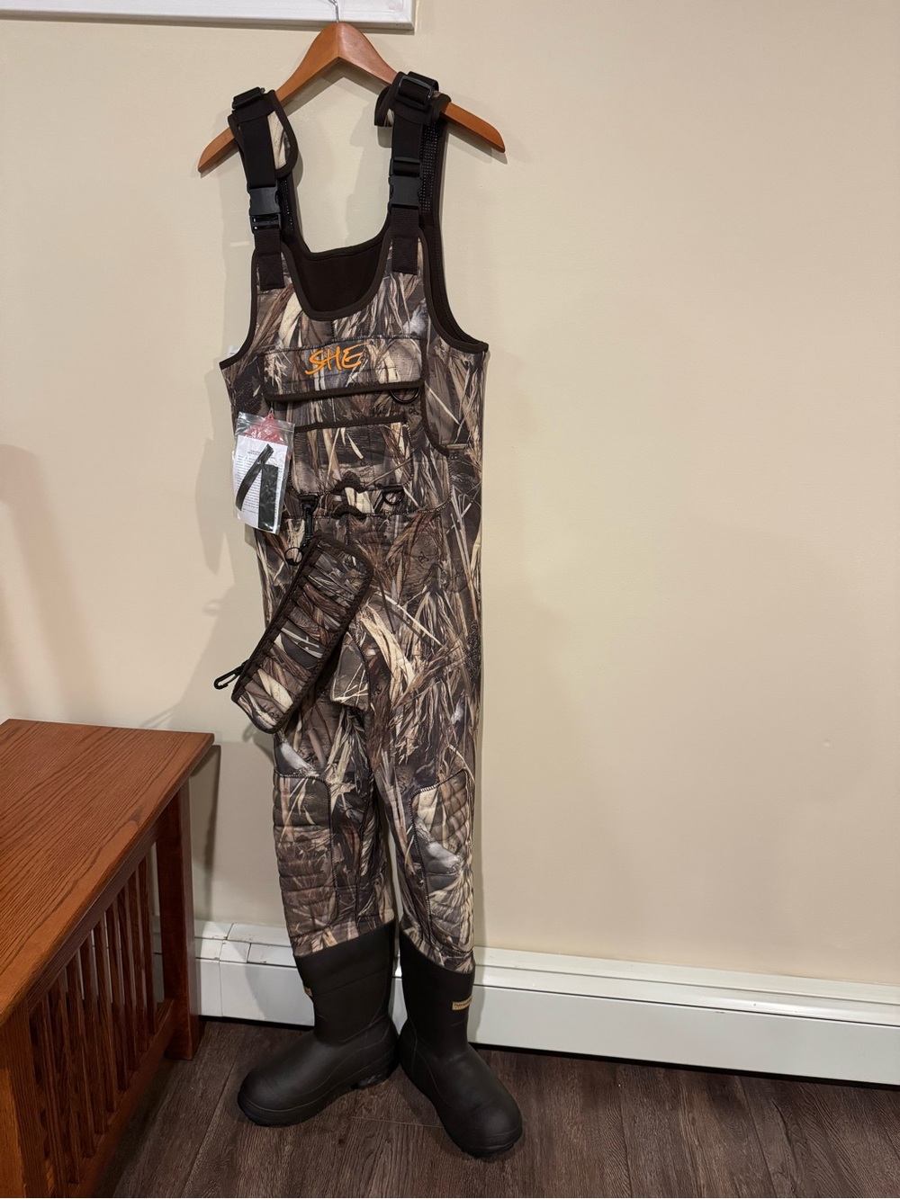 SHE Outdoor Insulated Women’s Duck Bibs BRAND NEW